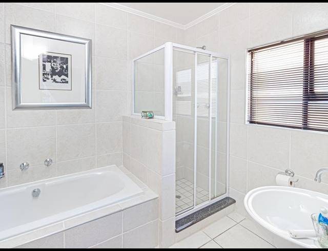 3 BEDROOM APARTMENT FOR SALE IN SUNNINGHILL